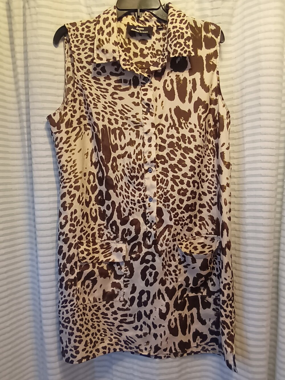 Animal Print Sleeveless Collar Pocket Dress With Buttons.